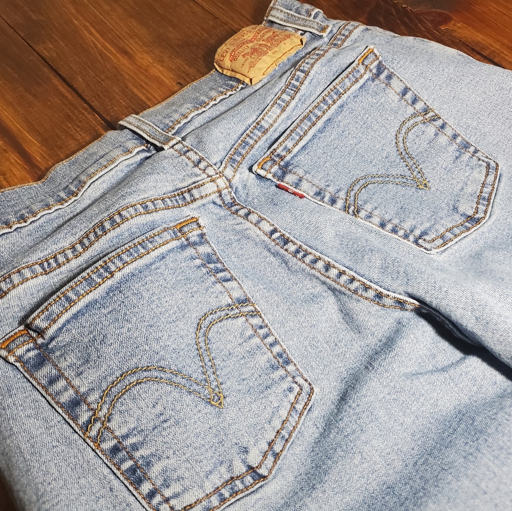 Women's Levi Strauss 330 Classic Relaxed Boot Cut Mid-Light Wash Sz 6S